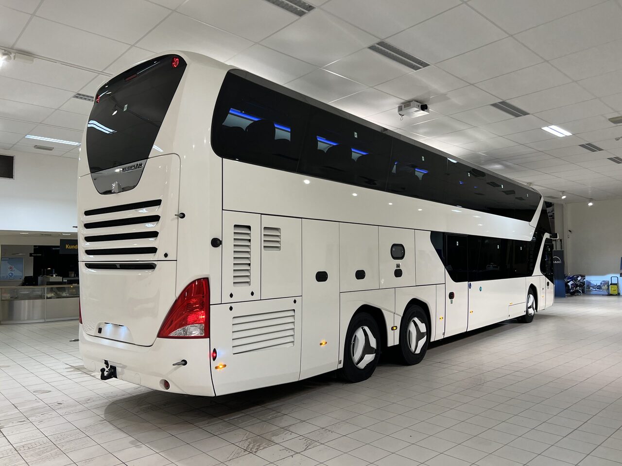 Autobus urban NEOPLAN SKYLINER P06 Euro 6E V.I.P / Exclusive Class (Gräddfärgad skinnklädsel): foto 6