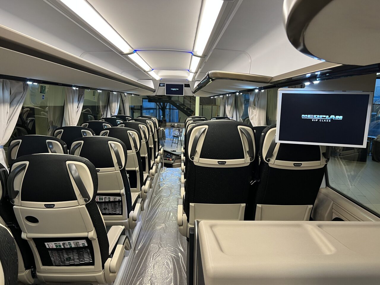 Autobus urban Neoplan Cityliner P15 Euro 6E V.I.P / Exclusive Class (Gräddfärgad skinnklädsel): foto 27