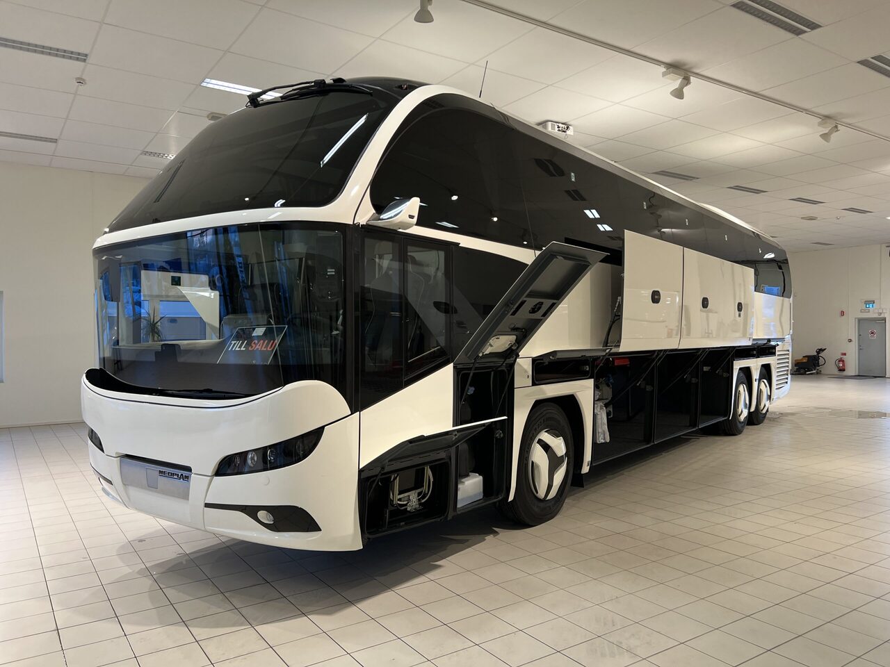 Autobus urban Neoplan Cityliner P15 Euro 6E V.I.P / Exclusive Class (Gräddfärgad skinnklädsel): foto 12