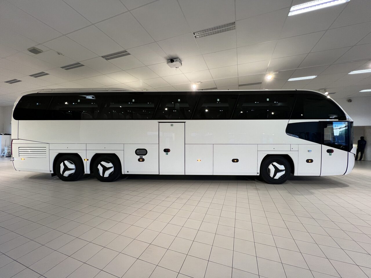 Autobus urban Neoplan Cityliner P15 Euro 6E V.I.P / Exclusive Class (Gräddfärgad skinnklädsel): foto 7
