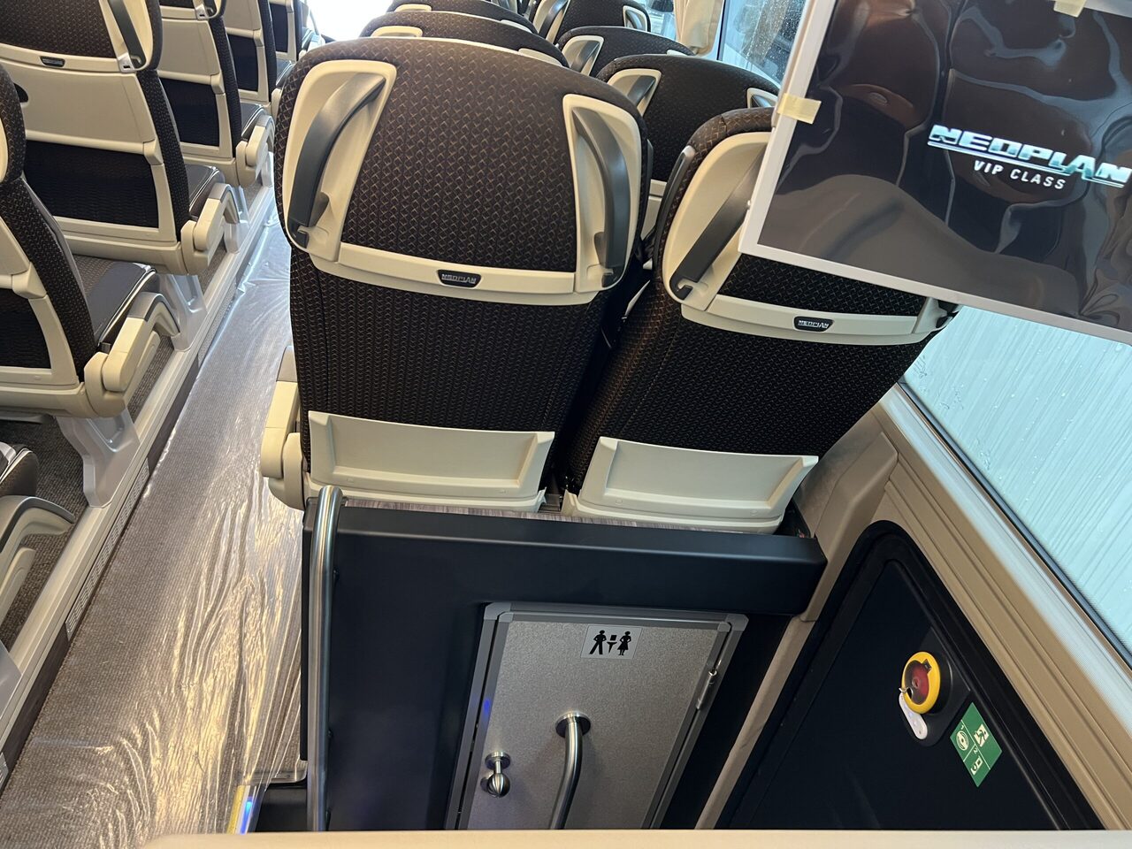 Autobus urban Neoplan Cityliner P15 Euro 6E V.I.P Exclusive Class (svart / brons färgad skinnklädsel): foto 23