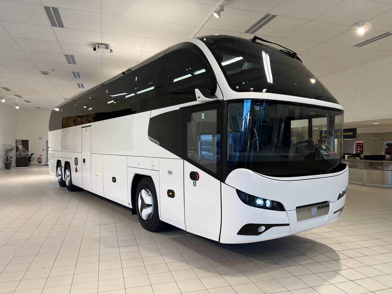 Autobus urban Neoplan Cityliner P15 Euro 6E V.I.P Exclusive Class (svart / brons färgad skinnklädsel): foto 8