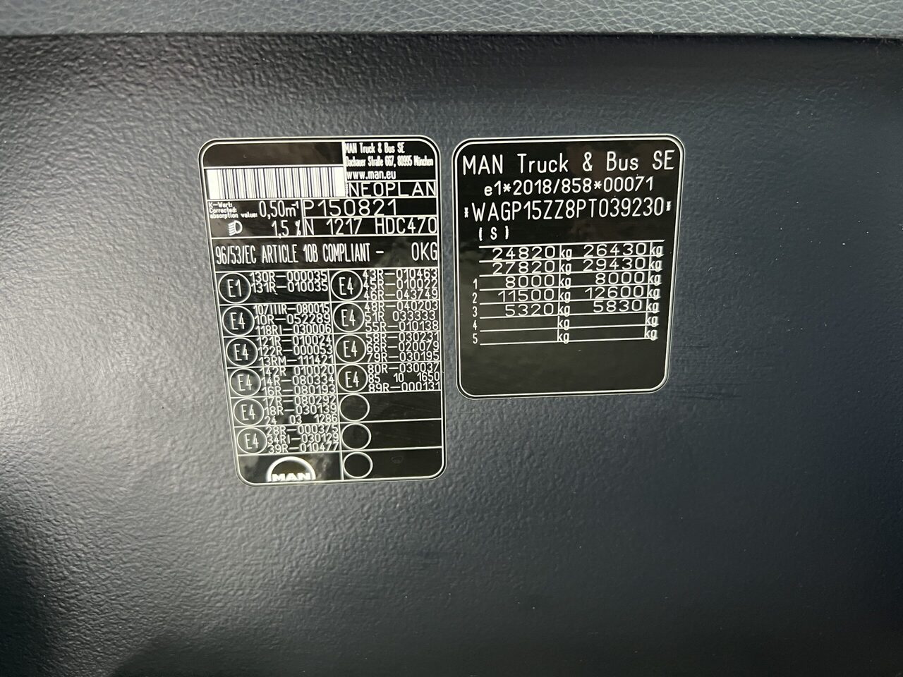 Autobus urban Neoplan Cityliner P15 Euro 6E V.I.P Exclusive Class (svart / brons färgad skinnklädsel): foto 46