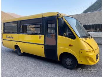 Autobus Scuolabus/ Iveco 37 posti euro 3: foto 1
