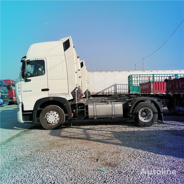 Gjysmë-kamion HOWO 4x2 drive 6 wheeled truck unit T7H: foto 3
