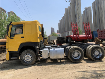 Gjysmë-kamion SINOTRUK Howo tractor unit: foto 1