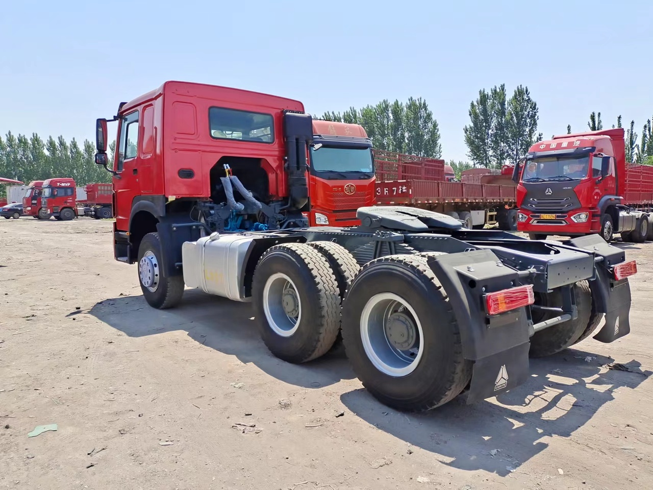 Gjysmë-kamion SINOTRUK Howo tractor unit 420: foto 2