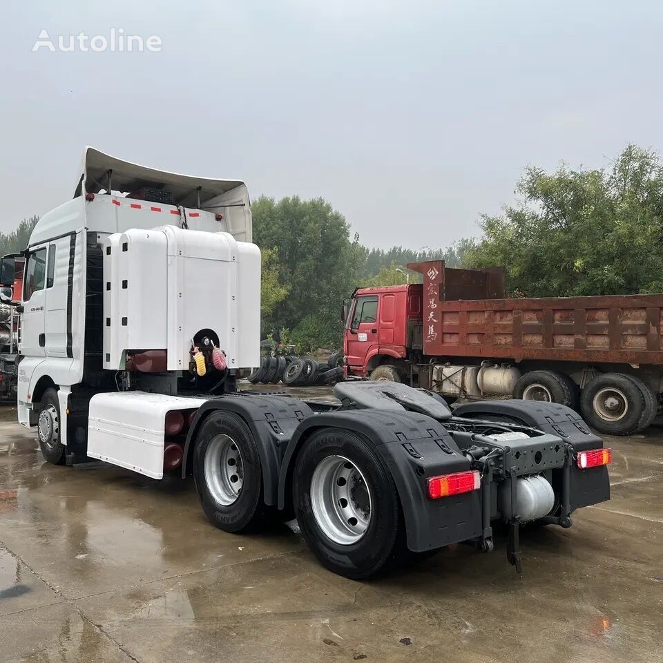 Gjysmë-kamion SINOTRUK Sitrak 6x4 drive 10 wheels truck head LNG powered: foto 4