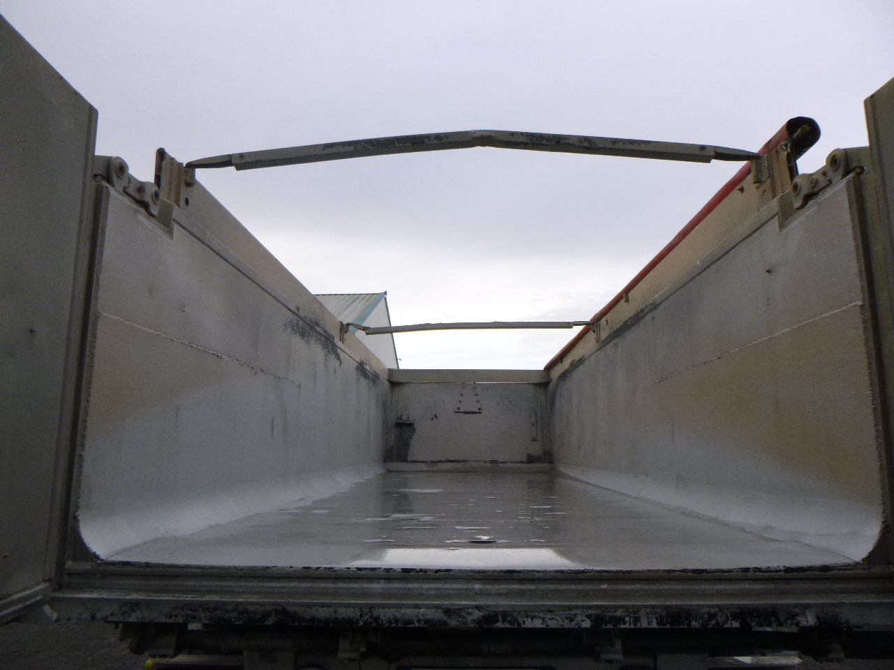 Gjysmë rimorkio vetëshkarkuese Benalu Tipper trailer alu 26 m3: foto 6