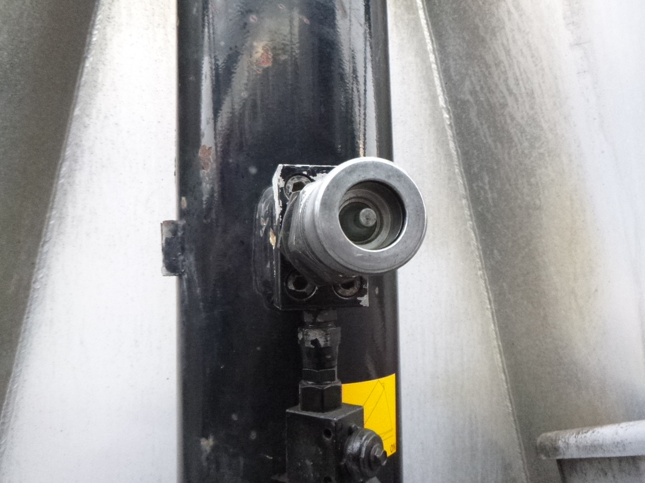 Gjysmë rimorkio vetëshkarkuese Benalu Tipper trailer alu 26 m3: foto 10
