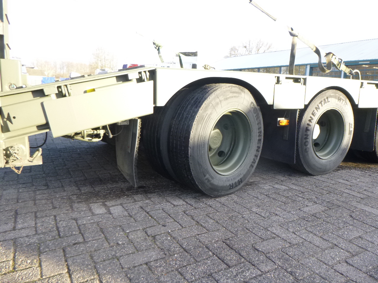 Gjysmë rimorkio me plan ngarkimi të ulët Broshuis 3-axle semi-lowbed trailer E-2130 / 73 t + ramps: foto 15