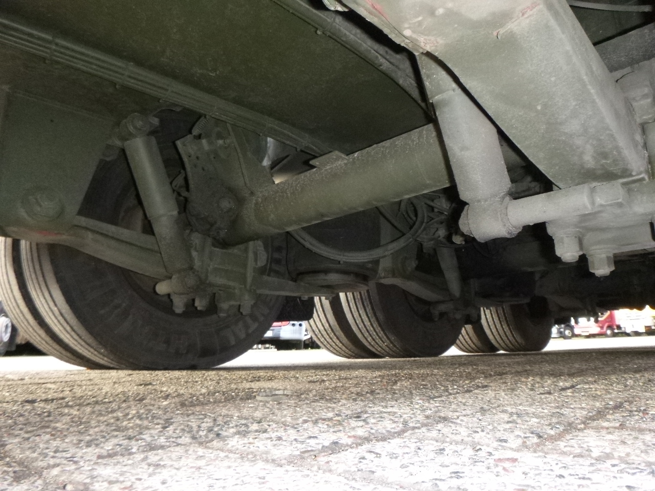 Gjysmë rimorkio me plan ngarkimi të ulët Broshuis 3-axle semi-lowbed trailer E-2130 / 73 t + ramps: foto 18