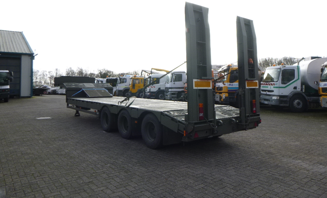 Gjysmë rimorkio me plan ngarkimi të ulët Broshuis 3-axle semi-lowbed trailer E-2130 / 73 t + ramps: foto 4