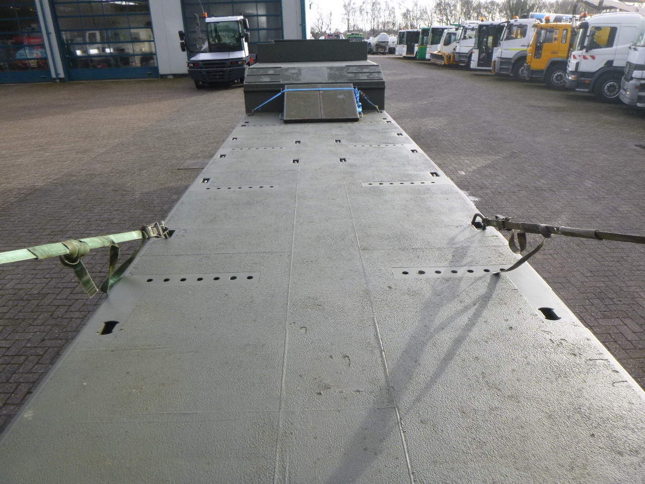 Gjysmë rimorkio me plan ngarkimi të ulët Broshuis 3-axle semi-lowbed trailer E-2130 / 73 t + ramps: foto 8