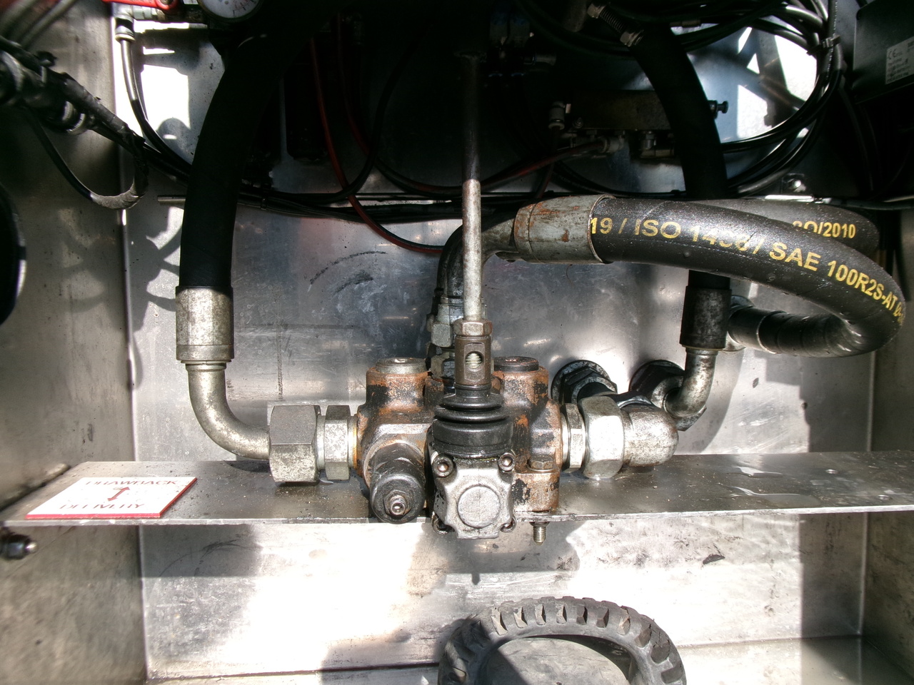 Gjysmë rimorkio me bot për transportimin e karburantit Feldbinder Fuel tank alu 42 m3 / / 6 comp + pump: foto 19