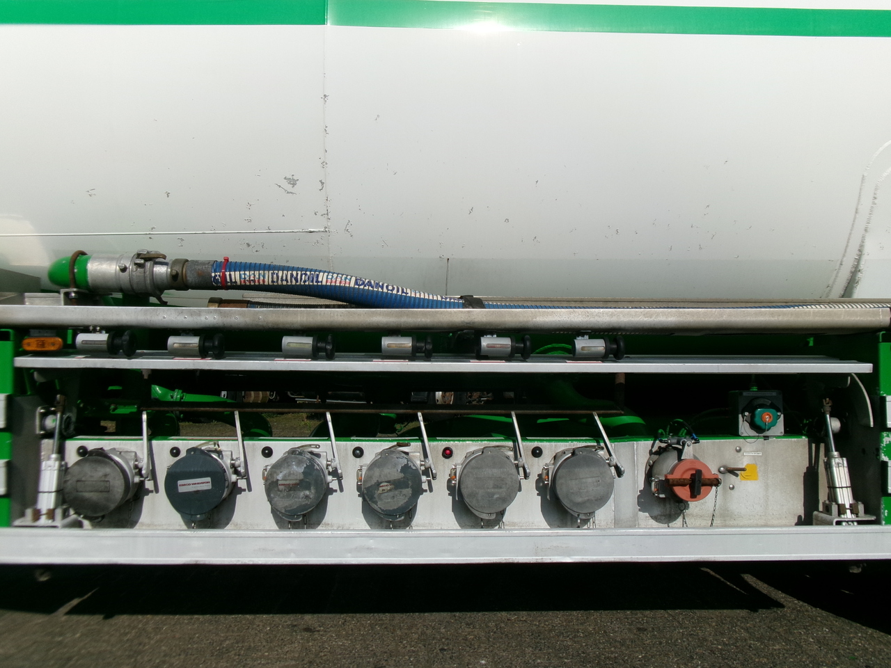 Gjysmë rimorkio me bot për transportimin e karburantit Feldbinder Fuel tank alu 42 m3 / / 6 comp + pump: foto 11