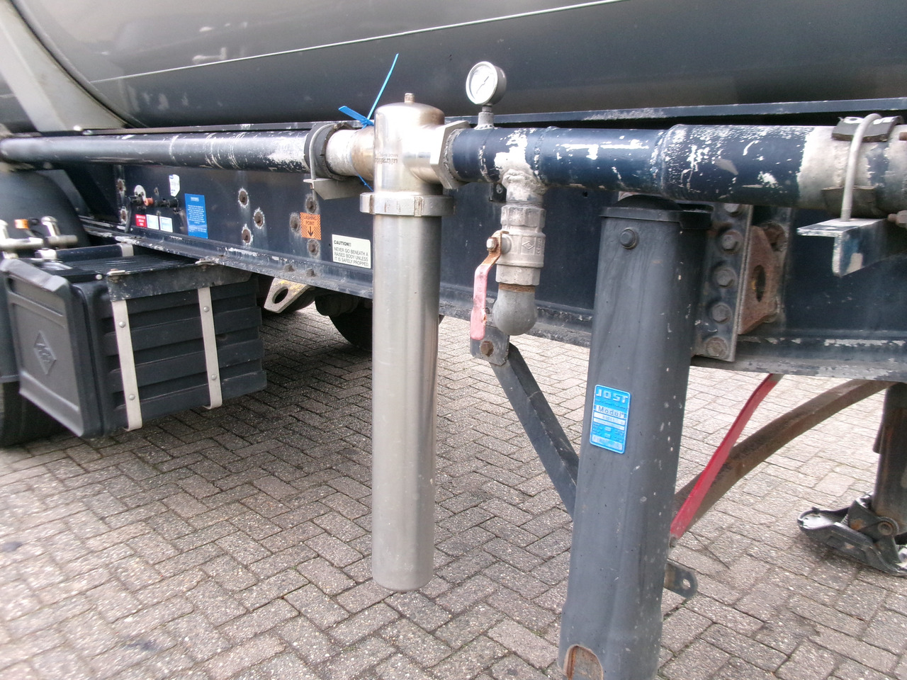 Gjysmë rimorkio me bot për transportimin e miellit Feldbinder Powder tank alu 38 m3 (tipping): foto 9