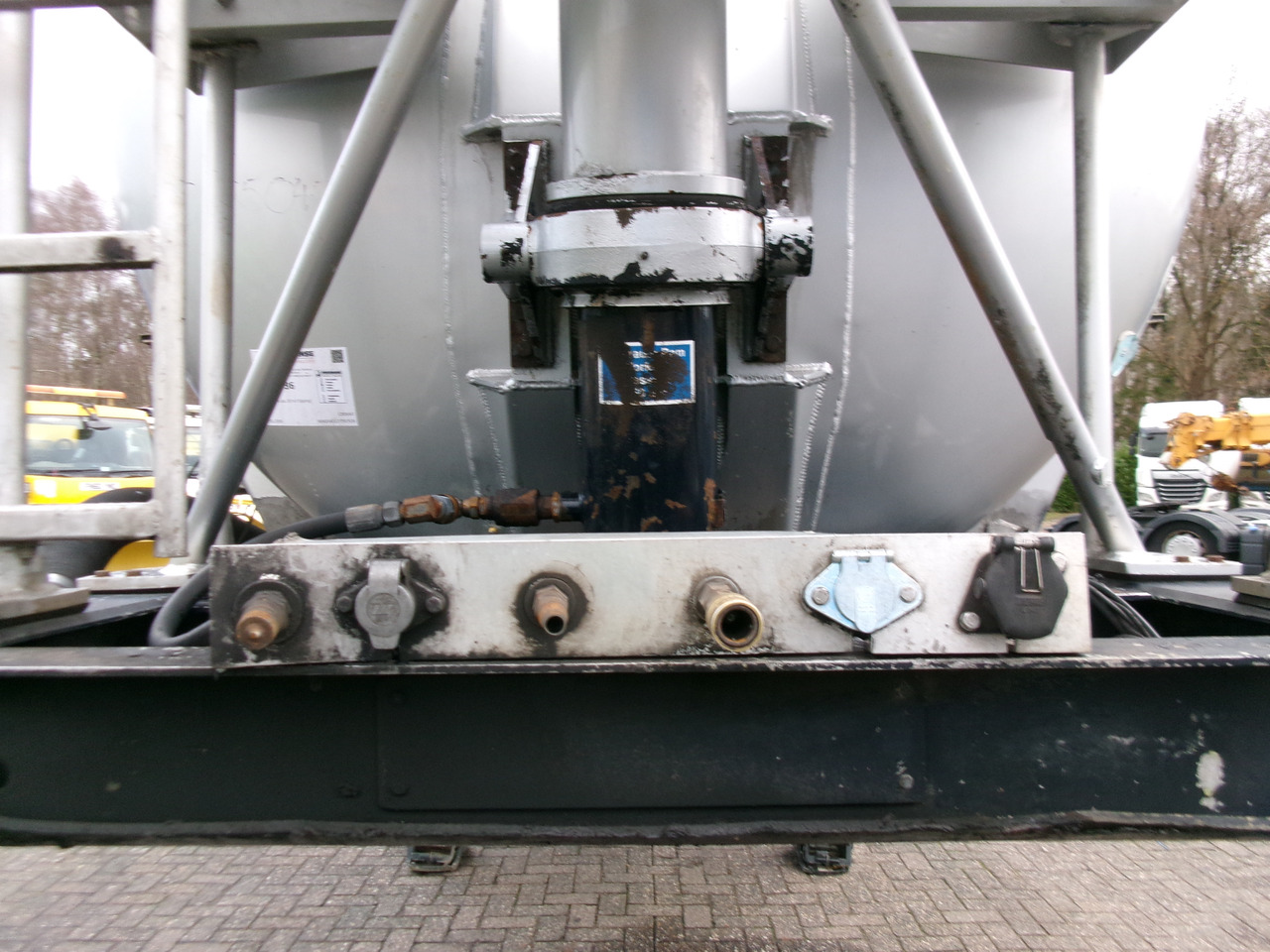 Gjysmë rimorkio me bot për transportimin e miellit Feldbinder Powder tank alu 38 m3 (tipping): foto 14