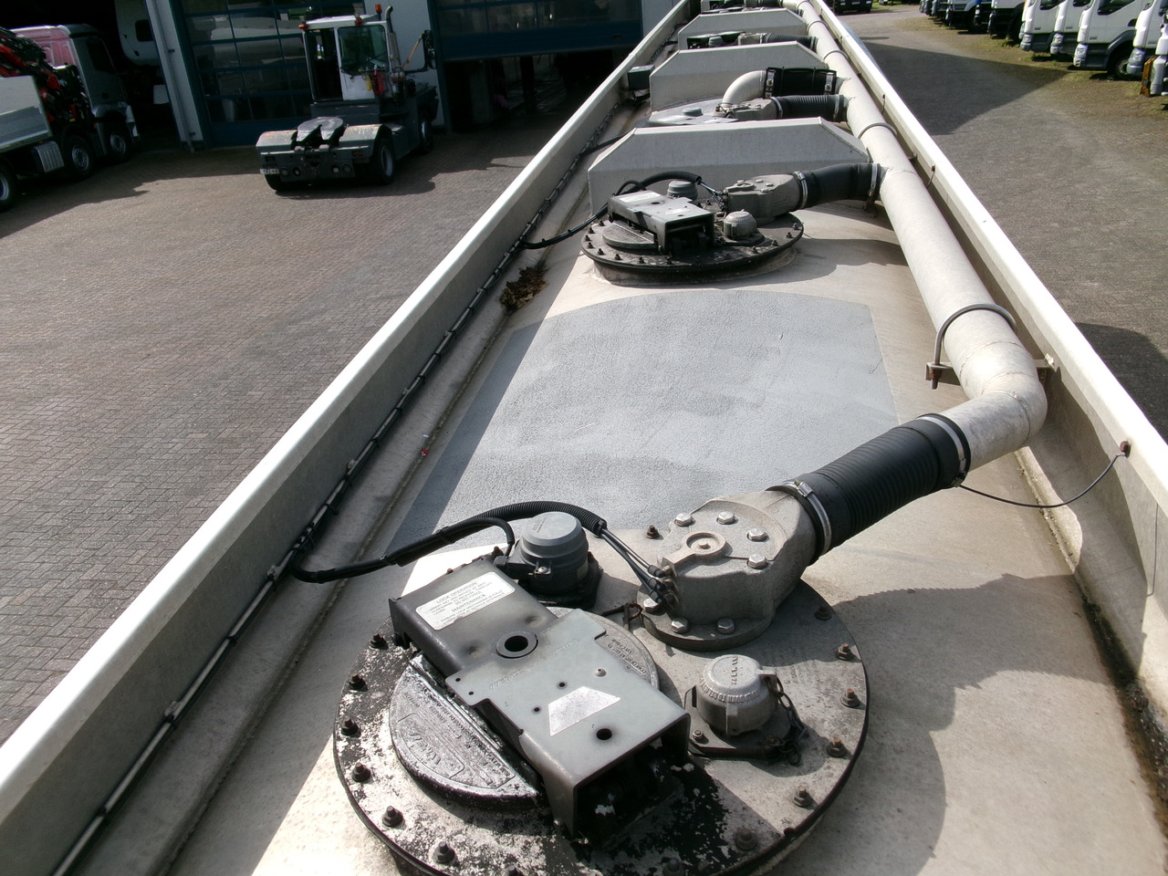 Gjysmë rimorkio me bot për transportimin e karburantit L.A.G. Fuel tank alu 44.5 m3 / 6 comp + pump: foto 20