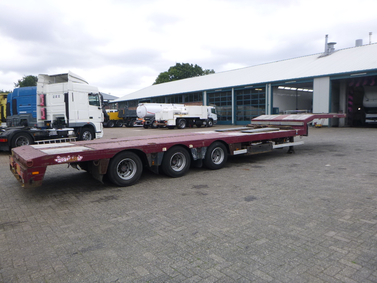 Gjysmë rimorkio me plan ngarkimi të ulët Nooteboom 3-axle semi-lowbed trailer extendable 14.5 m + ramps: foto 8