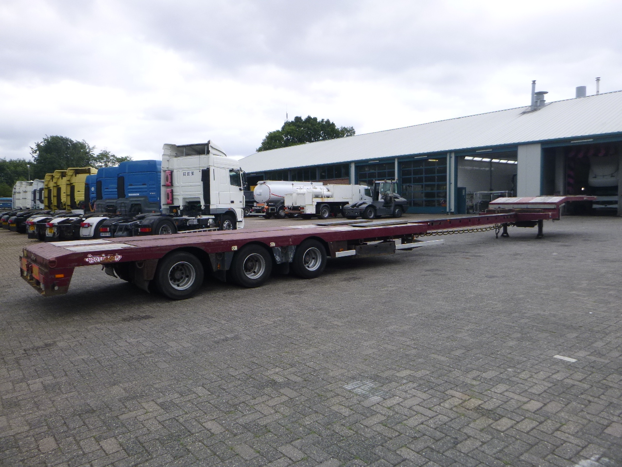 Gjysmë rimorkio me plan ngarkimi të ulët Nooteboom 3-axle semi-lowbed trailer extendable 14.5 m + ramps: foto 4