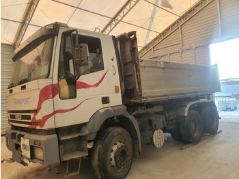 Kamion vetëshkarkues IVECO eurotrakker 6x4: foto 1