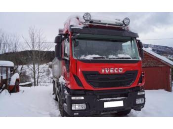 Kamion vetëshkarkues Iveco Trakker: foto 1