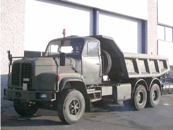 SAURER D330 - Kamion vetëshkarkues