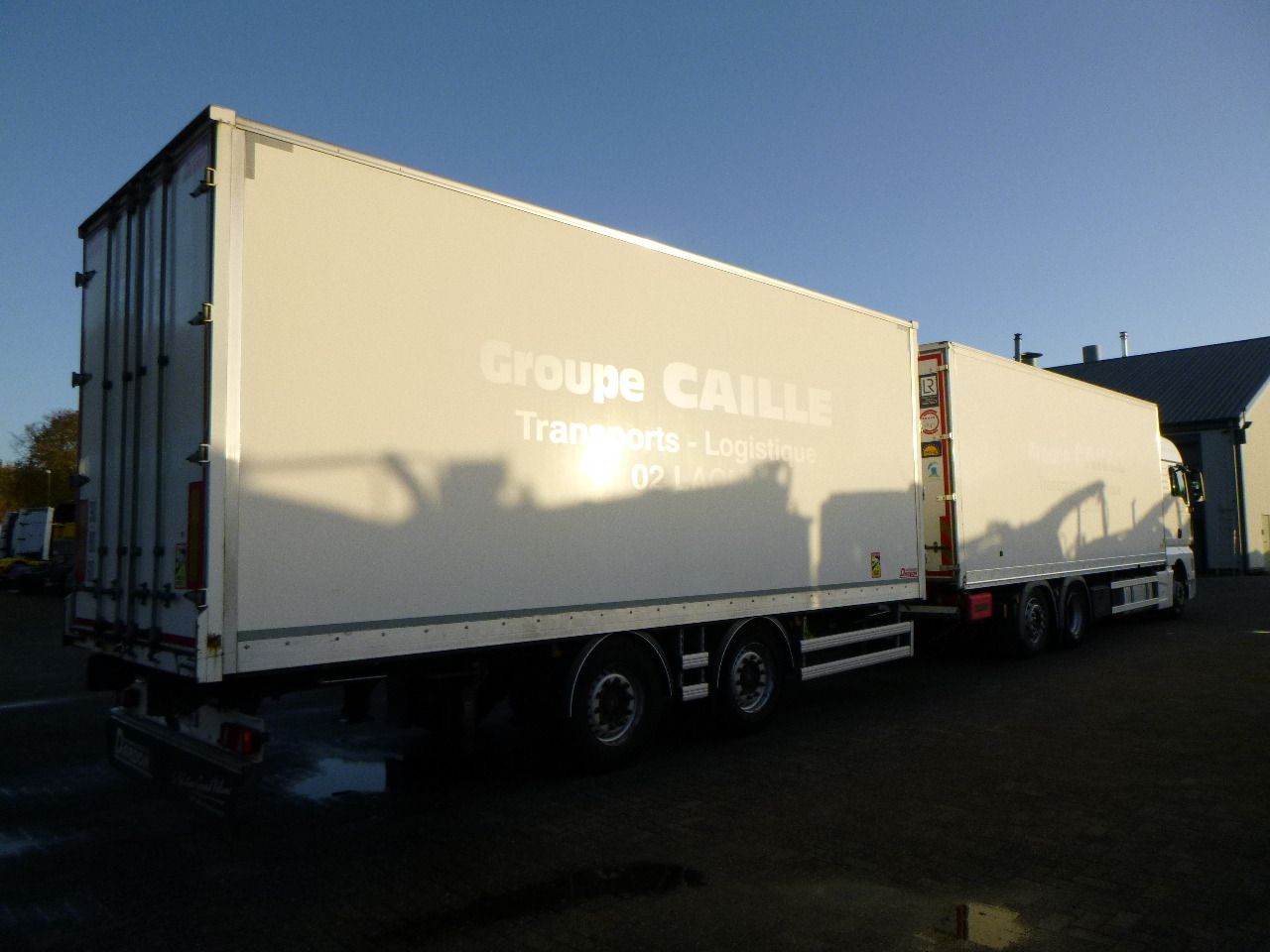 Kamion vagonetë M.A.N. TGX 26.440 6X2 high volume + Fruehauf closed box trailer: foto 4