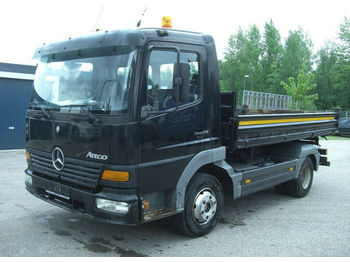 Kamion vetëshkarkues Mercedes-Benz 815K: foto 1