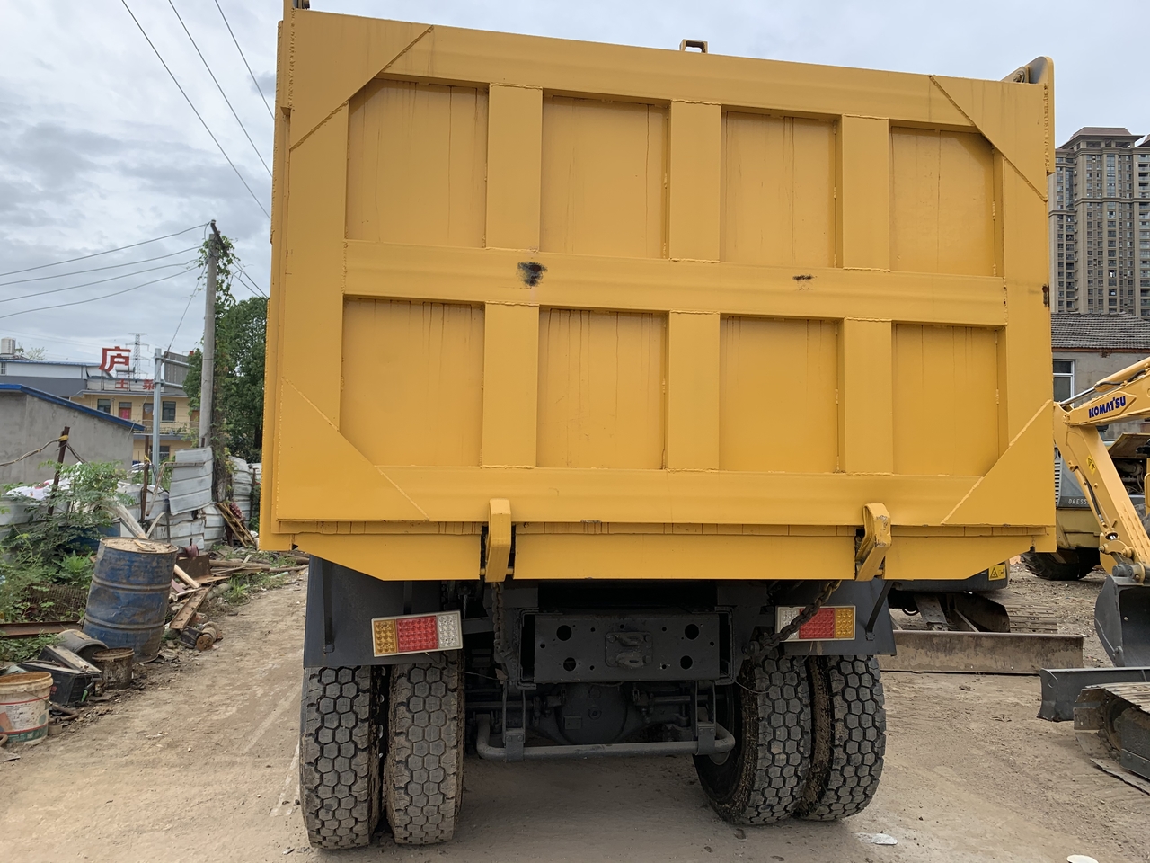 Kamion vetëshkarkues për transportimin e makinerive të rënda SINOTRUK Howo Dump truck 371: foto 5