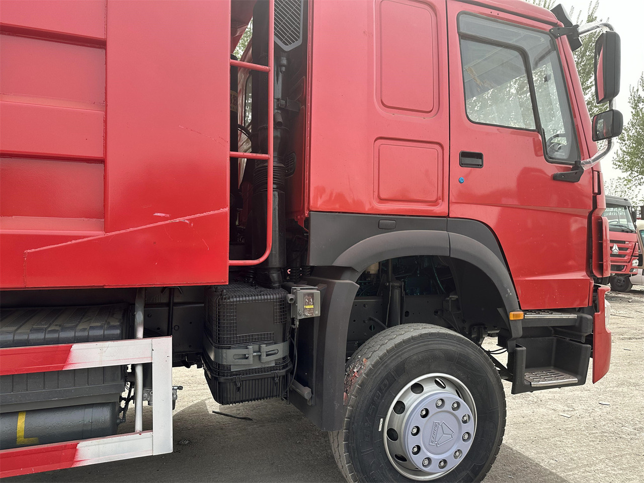 Kamion vetëshkarkues për transportimin e siloseve SINOTRUK Howo Dump truck 371: foto 8