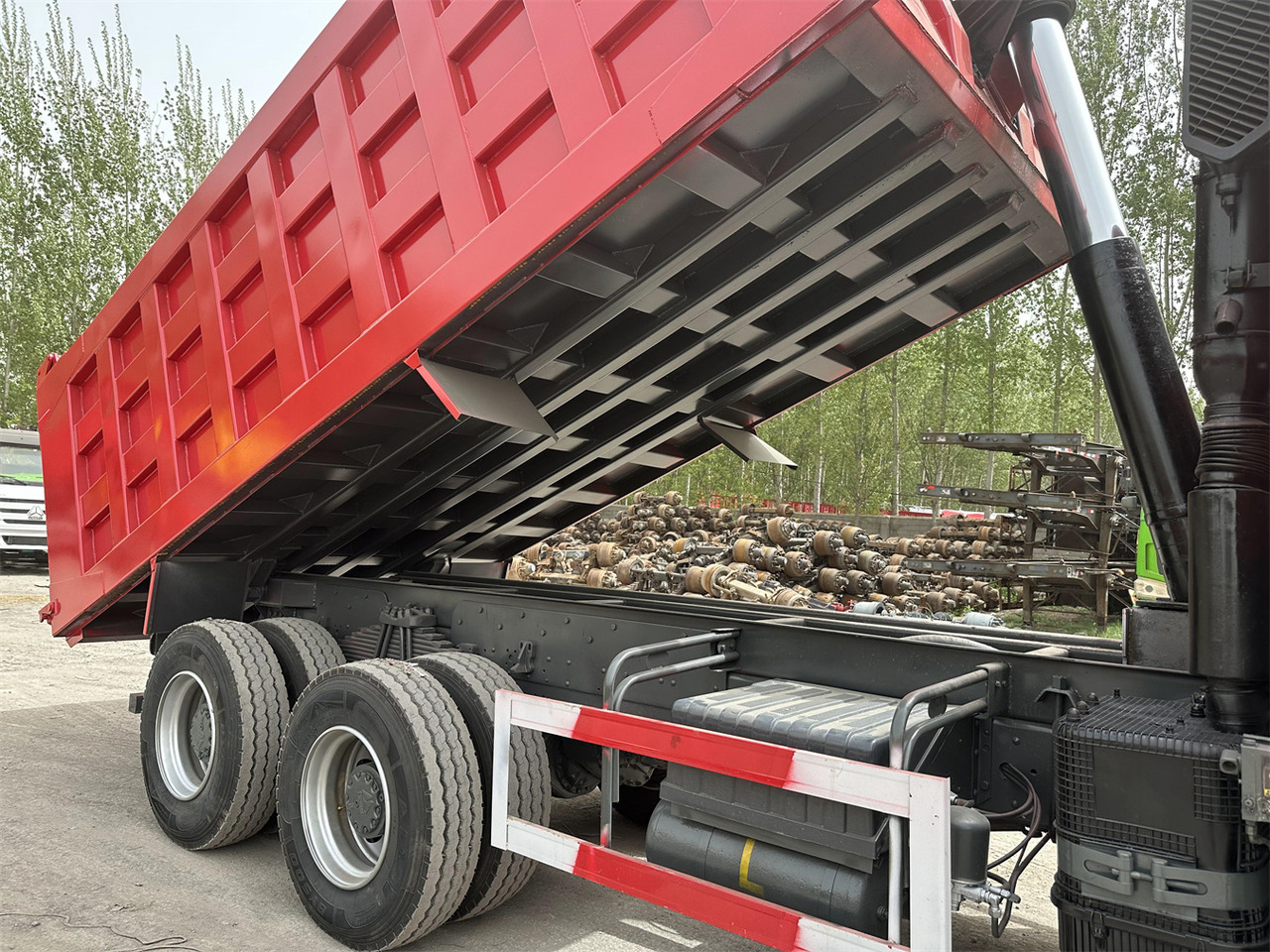 Kamion vetëshkarkues për transportimin e siloseve SINOTRUK Howo Dump truck 371: foto 7