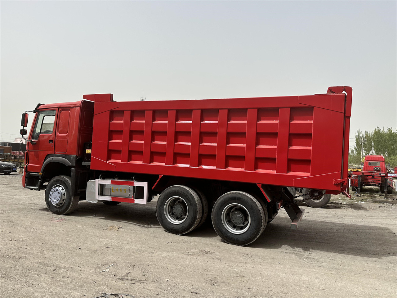 Kamion vetëshkarkues për transportimin e siloseve SINOTRUK Howo Dump truck 371: foto 6