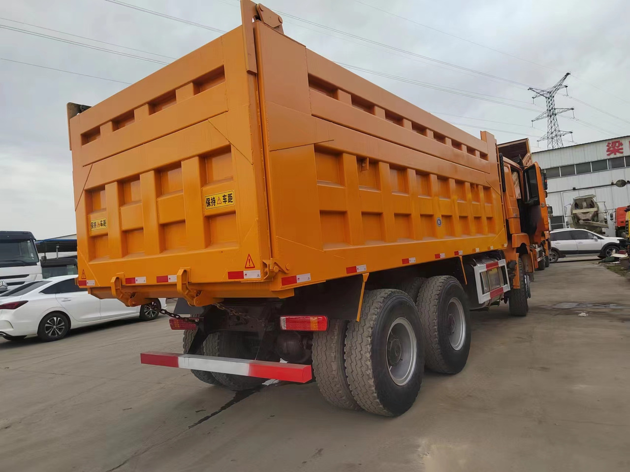 Kamion vetëshkarkues Shacman F3000 dump lorry China used truck dumper: foto 3