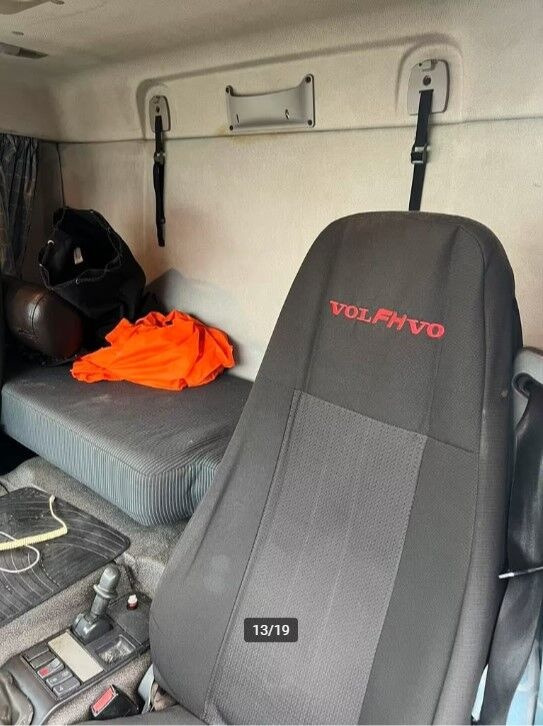 Kamion me tendë Volvo FE 320 Curtain side + tail lift: foto 15