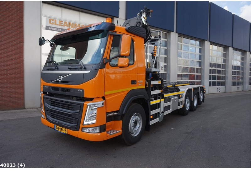 Kamion vetëngarkues Volvo FM 420 8x2 HMF 28 ton/meter laadkraan: foto 2