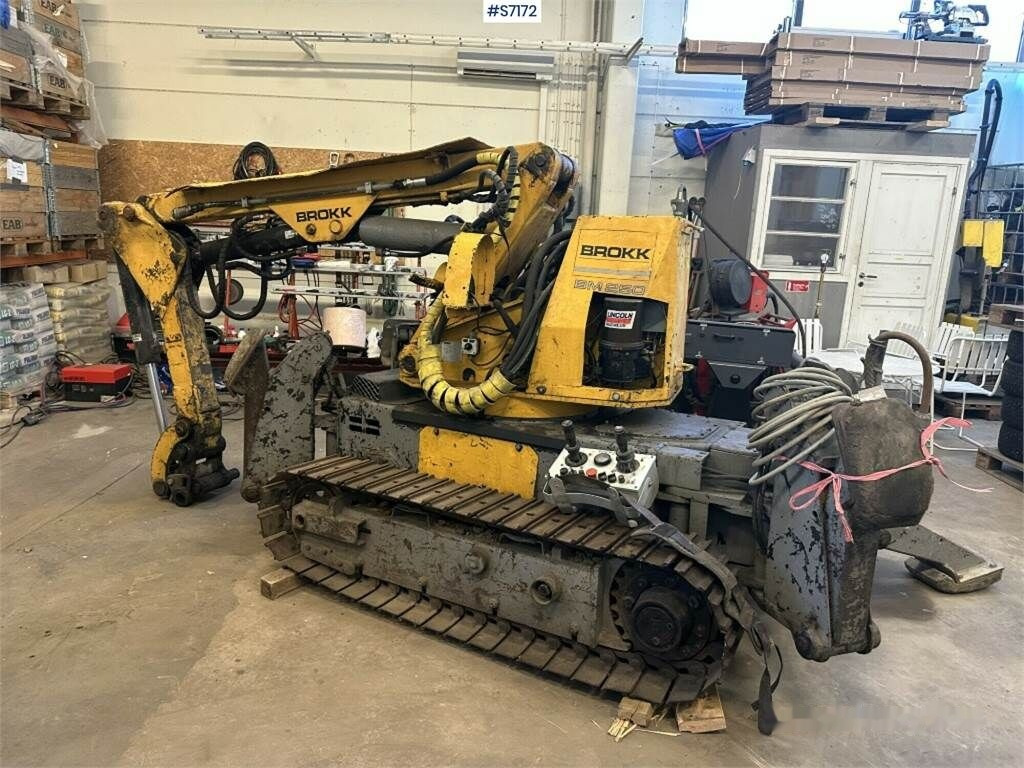 Ekskavator demolimi Brokk 250T Demolition Robot: foto 2