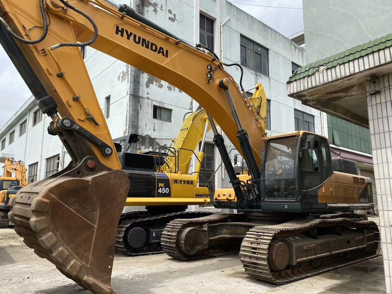 Ekskavator me zinxhirë Korea made HYUNDAI used excavator good condition R485LVS best service on sale: foto 2