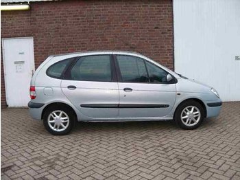 RENAULT Scenic 1.6 16V RXT - Veturë