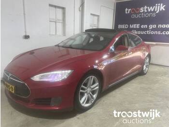 Tesla 70D Base - Veturë