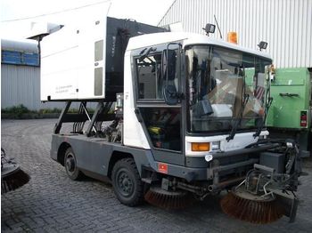 RAVO 530 Container Dump
 - Makinë fshirëse për rrugët