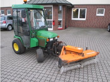 JOHN_DEERE 455 mit Vorbaubesen Kommunal - Traktor komunal