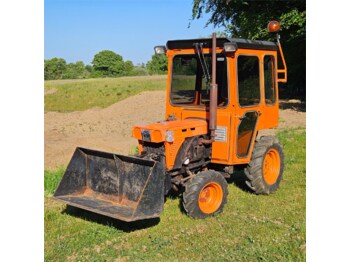 Kubota B7100D - Traktor komunal