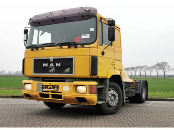 Gjysmë-kamion MAN 19.322