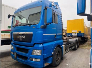 Transportjer kontejnerësh/ Kamion me karroceri të çmontueshme MAN TGX 26.440