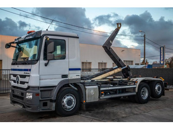 Transportjer kontejnerësh/ Kamion me karroceri të çmontueshme MERCEDES-BENZ Actros 2646