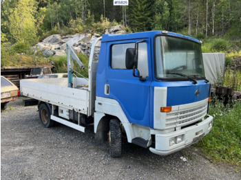 Kamion me karroceri të hapur NISSAN