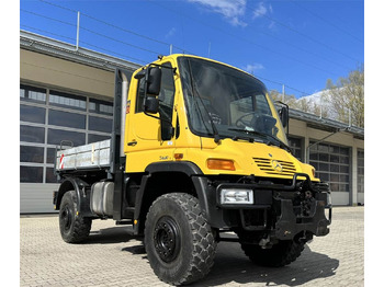 Kamion me karroceri të hapur UNIMOG U400