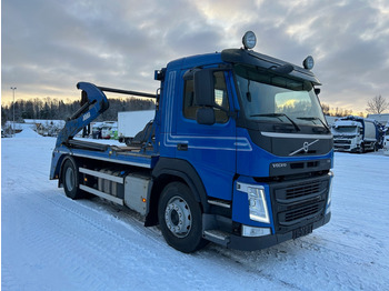 Transportjer kontejnerësh/ Kamion me karroceri të çmontueshme VOLVO FM 330